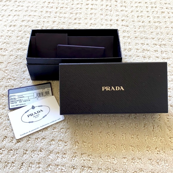 Prada Gift Box - Picture 1 of 4